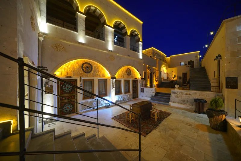 Otel avlusu